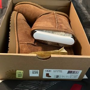 New Ugg girls boots never worn